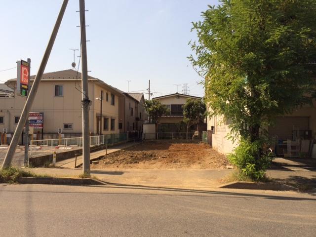 Local photos, including front road. Local (12 May 2013) Shooting