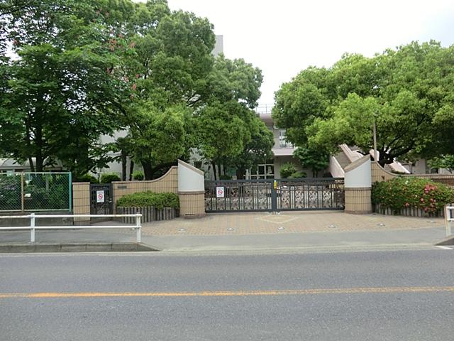Primary school. 1000m to Saitama City Tsuji Elementary School