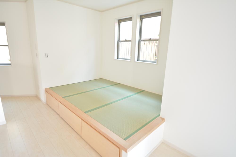 Other introspection. Comes with three is storage of heckling worth is at the bottom. Tatamikone (November 2013) Shooting