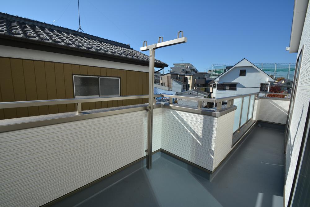 Balcony. Every day of your laundry happy and comfortable wide balcony! ! Local (11 May 2013) Shooting