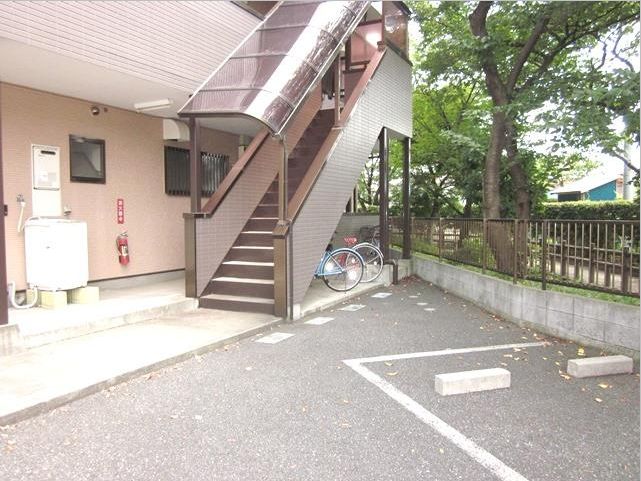 Parking lot. ☆ There is parking in the front door side ☆ Please consult ☆