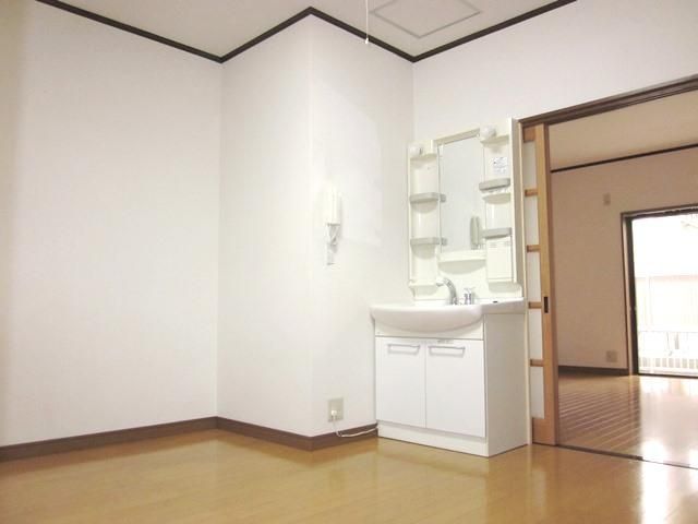 Washroom. ☆ There washbasin independent ☆