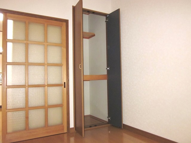 Receipt. ☆ There is housed in each room ☆