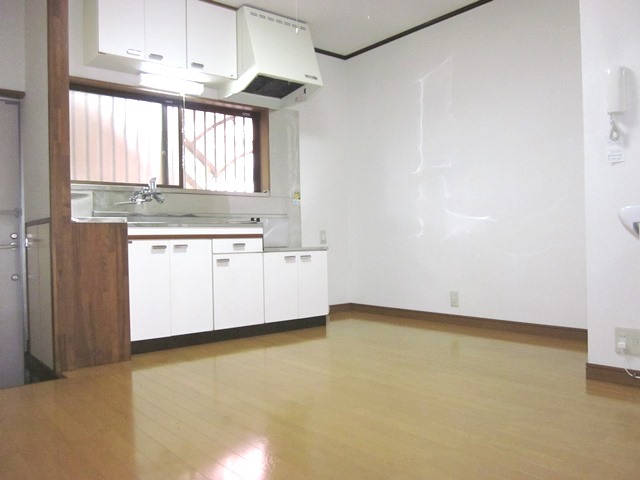 Kitchen. ☆ There is a window in the kitchen ☆ Ventilation is also quite possible ☆