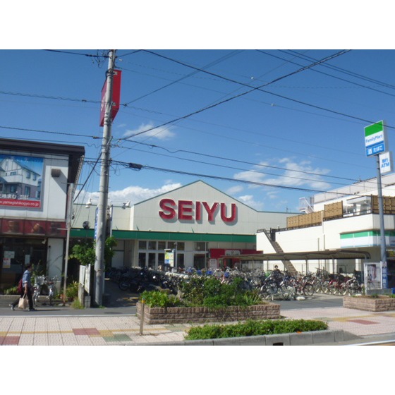 Supermarket. 500m to Daiei (super)