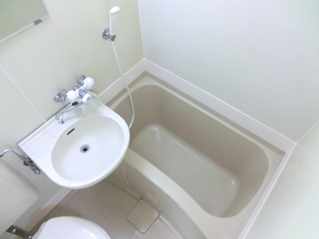 Bath. ☆ Unit is a bus ☆