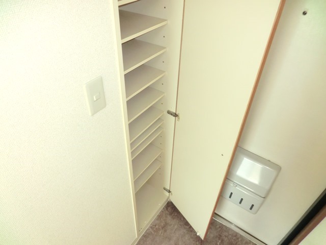 Entrance. ☆ Shoe box is equipped ☆
