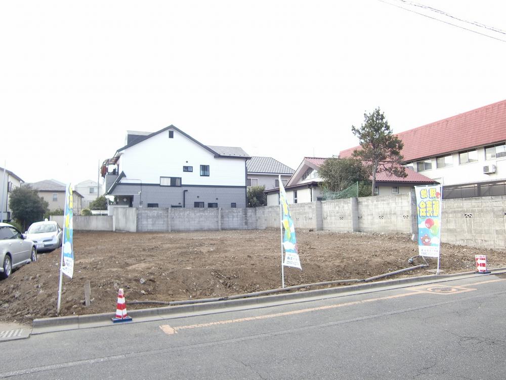 Local photos, including front road. 4LDK + P (There are two units of building) Living 20 quires more! ! 