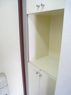 Entrance. Is also put a convenient front door storage things Mae shoes if!
