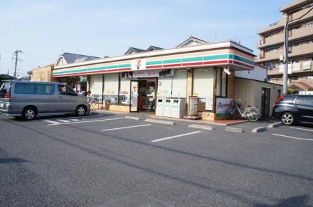 Convenience store. Seven-Eleven Urawa Tsuji 5-chome up (convenience store) 354m