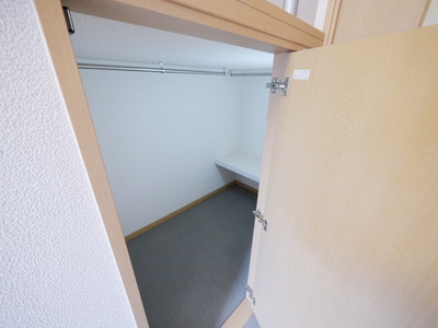 Receipt. Walk-in closet