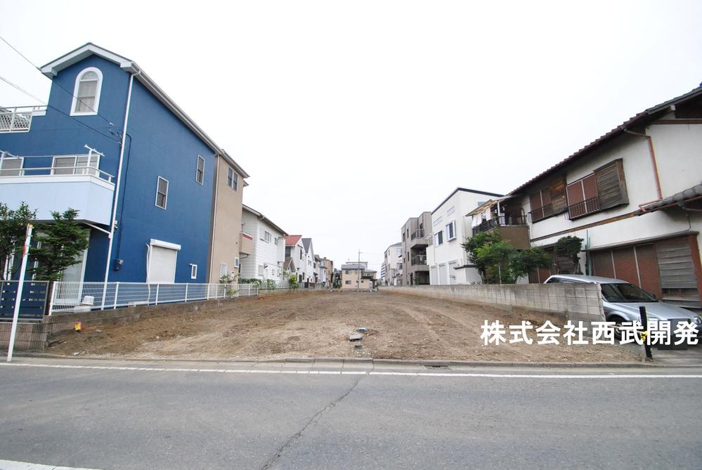 Local photos, including front road. Local (10 May 2013) Shooting