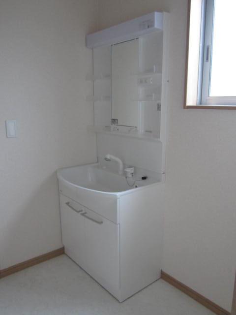 Wash basin, toilet. Indoor (September 2013) Shooting