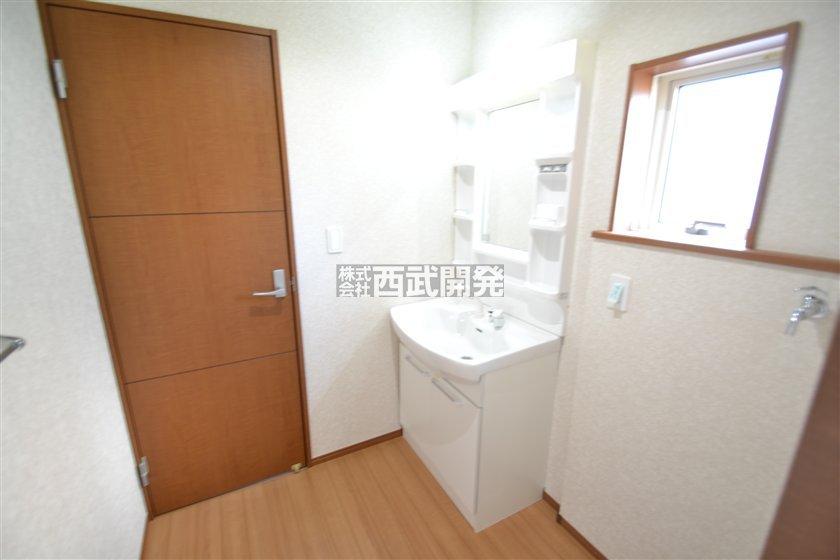 Wash basin, toilet. Building 2 (November 2013) Shooting