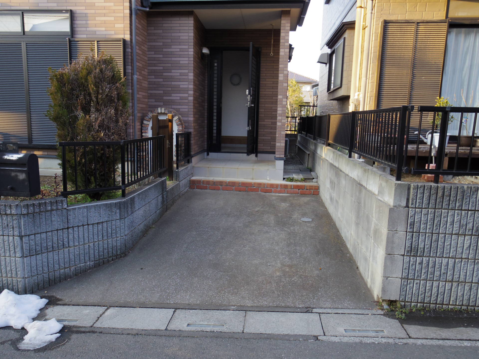 Parking lot. Parking Lot ・ There another one place. 