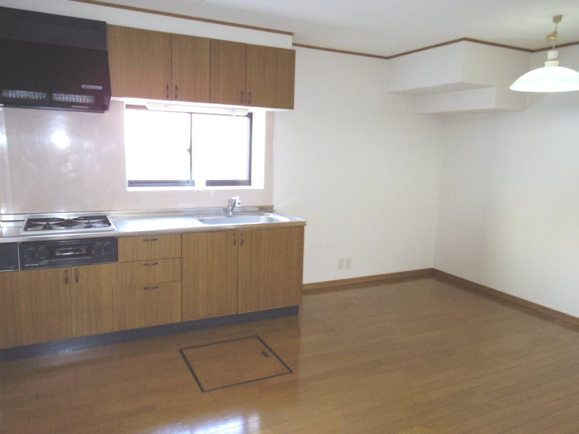 Kitchen. With window