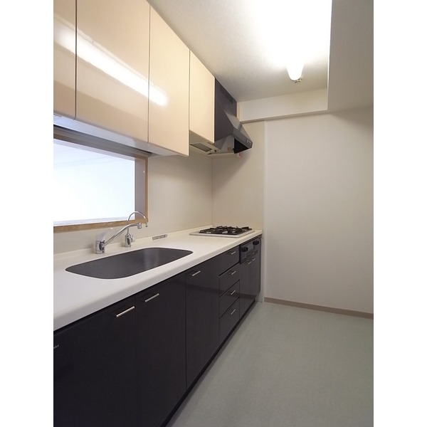 Kitchen. 3-burner stove