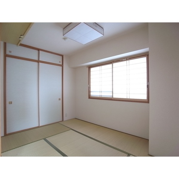 Other room space. Japanese-style room about 6 quires