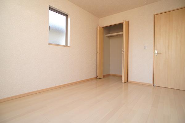 Non-living room. 1 Building