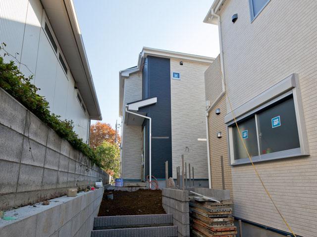 Other local. ■ 5 Building _2580 ten thousand! « ~ Car space two OK ~ » ◆ Face-to-face kitchen 15 Pledge ~ 18 is a pledge and affluent living! ◆ 1F shutter is equipped with a shutter! ◆ Environment is good Readjustment replotting! ! There are models!