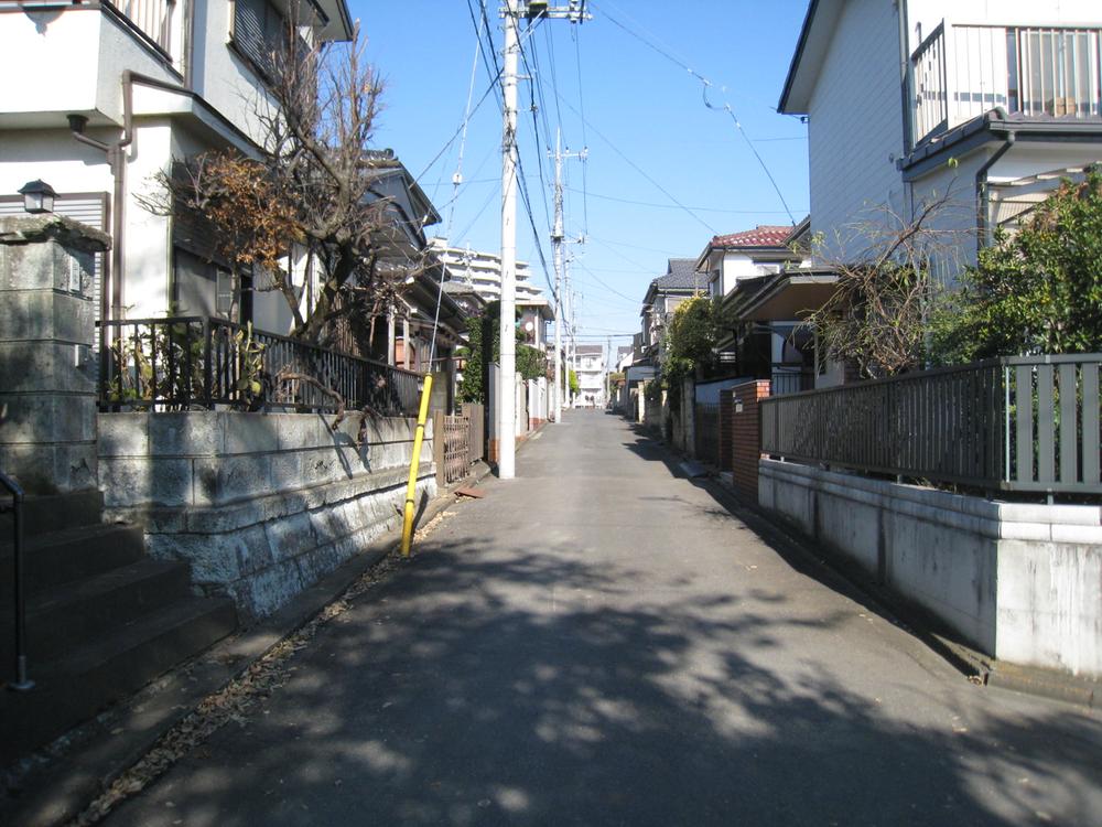 Local photos, including front road. Local (12 May 2013) Shooting