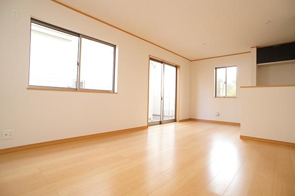 Living. South-facing living room gather natural and your family Indoor (12 May 2013) Shooting B Building