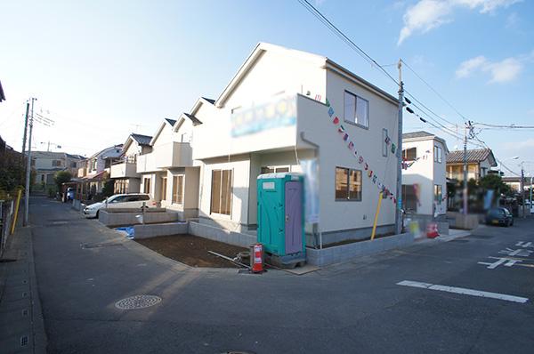 Local photos, including front road. Local (12 May 2013) Shooting