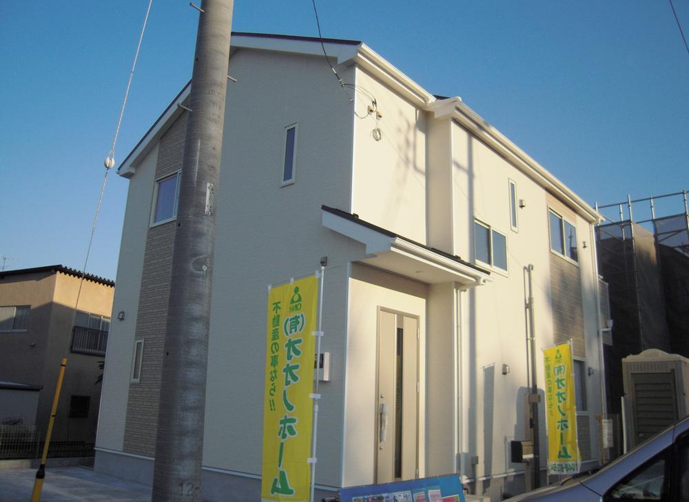 Local appearance photo. Local (12 May 2013) Shooting