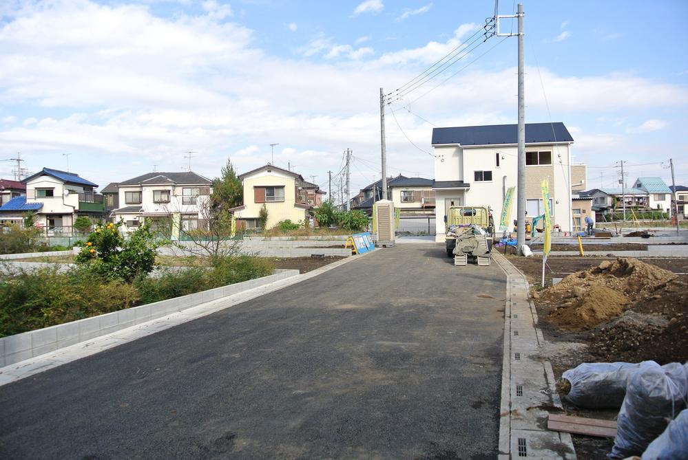 Local photos, including front road. Local (11 May 2013) Shooting