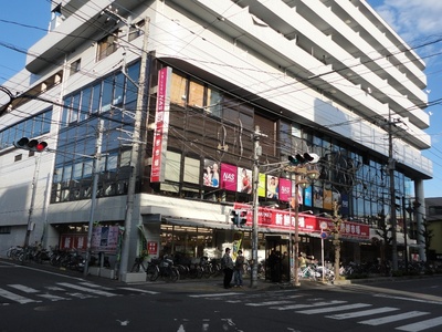 Supermarket. 390m to the fresh market (super)