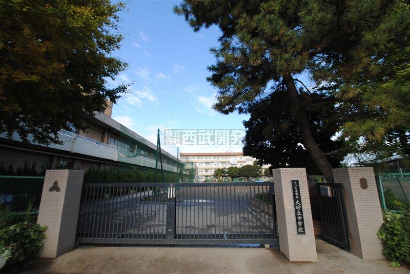 Junior high school. Daisuna soil 620m up to junior high school