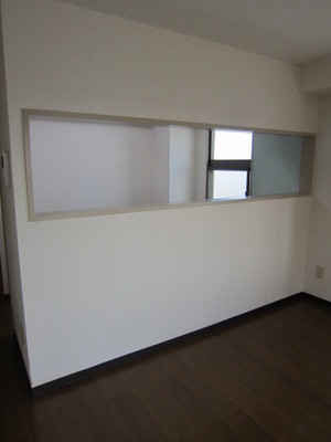 Living and room. It is a popular face-to-face kitchen