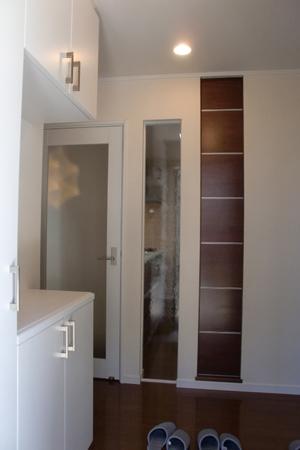 Entrance. Local (July 2013) Shooting Entrance joinery. In bright entrance in white-collar. Same specifications Photos