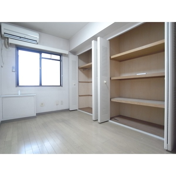 Other room space. Western-style 4.5 Pledge