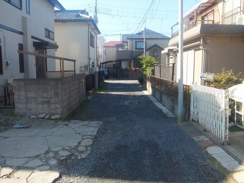 Local photos, including front road. Local (11 May 2013) Shooting