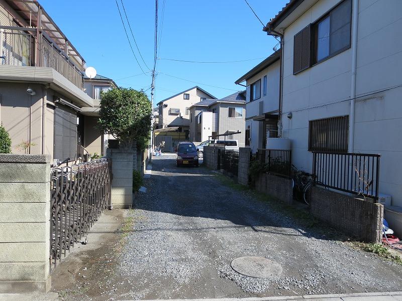 Local photos, including front road. Local (11 May 2013) Shooting