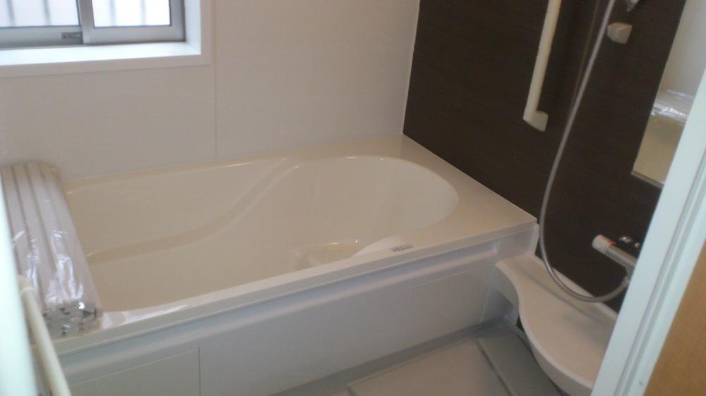 Bathroom. Indoor (September 2013) Shooting Ventilation is easily possible with a window in the bathroom! 