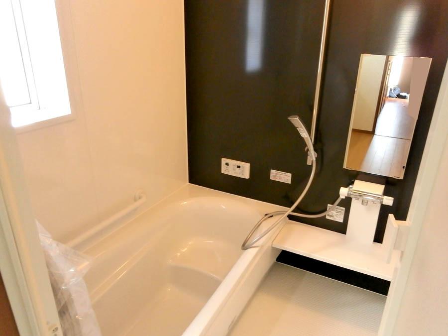 Same specifications photo (bathroom). Was building completed. Such as the actual image from per yang, We have to wait all the time so you can see directly. 