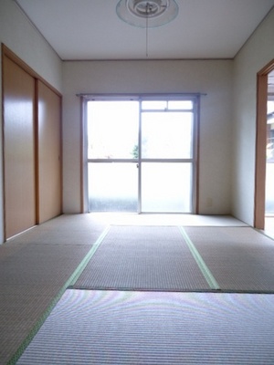 Living and room. Housed plenty of Japanese-style room 6 quires