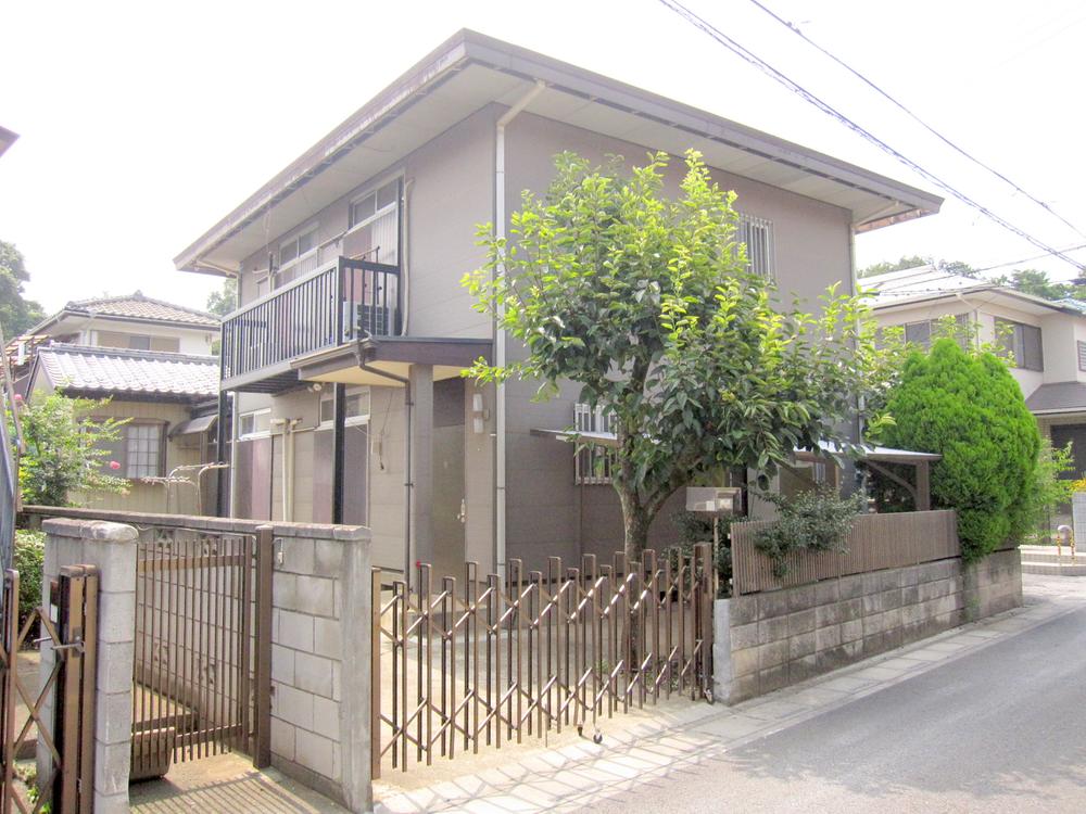 Local photos, including front road. Sunny! Large pane that is within a quiet residential area