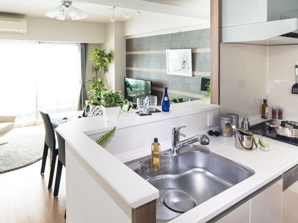Kitchen.  [Open kitchen] Adopt an open style full of bright and airy kitchen. During dishes also can enjoy a conversation with the living of your family, It has established the delivery also easy to counter of cuisine. (Except for the 50A type)