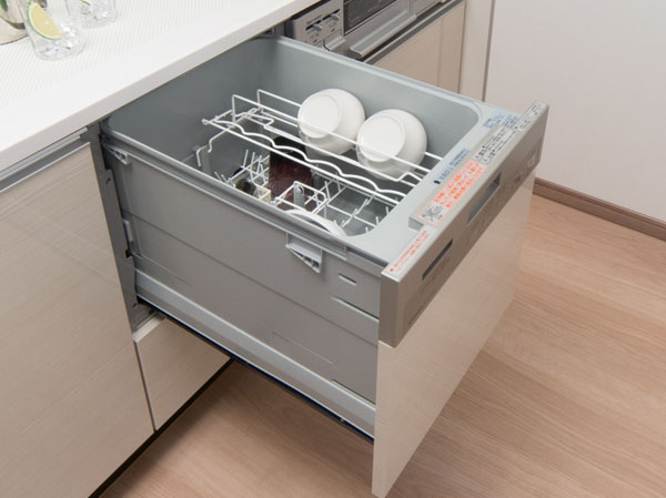 Kitchen.  [Dishwasher] Moveable sound is quiet, Standard equipped with a dishwasher of the low-noise structure. Of the amount of water used is hand-wash 1 / 7 below, It is profitable as you use it. About 60 ~ Also dropped clean stubborn stains, such as lard in a high-temperature cleaning of 75 ℃.