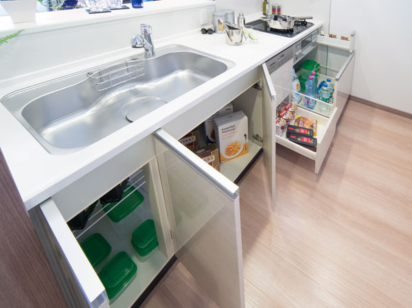 Kitchen.  [Slide cabinet & open door] Gas stove under the, Adopt a large-capacity sliding a large pot can be effortlessly out. Under the sink is, Also it has become a convenient open door to the storage of tall pot.