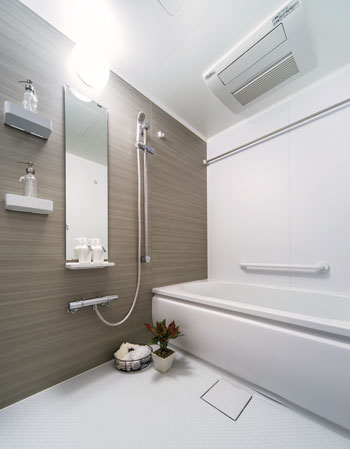 Bathing-wash room.  [Bathroom] At the height of the tub low-floor type of 450mm, To reduce the entrance of step, Consideration as it is less likely to occur, such as an accident in the bathroom. And handrail also provided, Masu fun Me bath time with confidence from small children to the elderly.