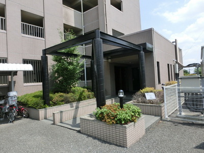 Entrance. Pet Friendly Property!