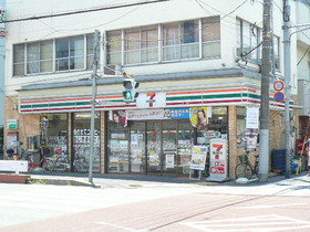 Convenience store. 250m to Seven-Eleven (convenience store)