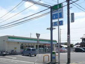 Convenience store. 50m to Family Mart (convenience store)