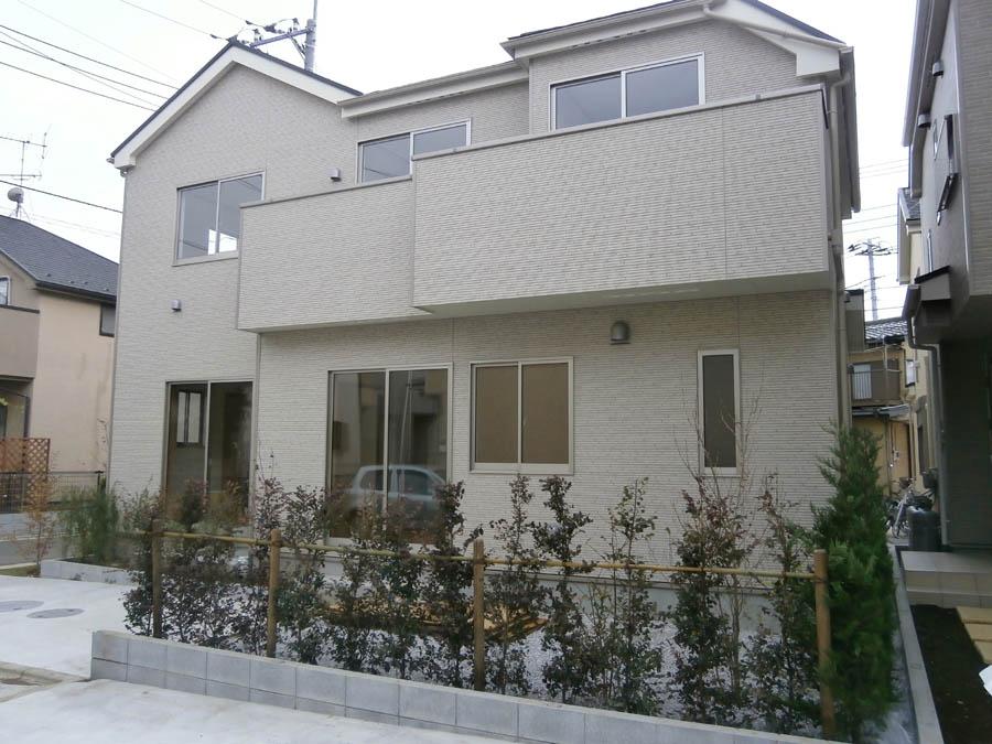 Local photos, including front road. Was building completed. Such as the actual image from per yang, We have to wait all the time so you can see directly.