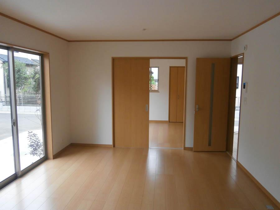 Living. Was building completed. Such as the actual image from per yang, We have to wait all the time so you can see directly.