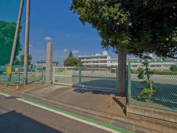 Primary school. Up to elementary school 380m 2012 / 08 / 23 shooting Saitama Municipal Haruoka Elementary School